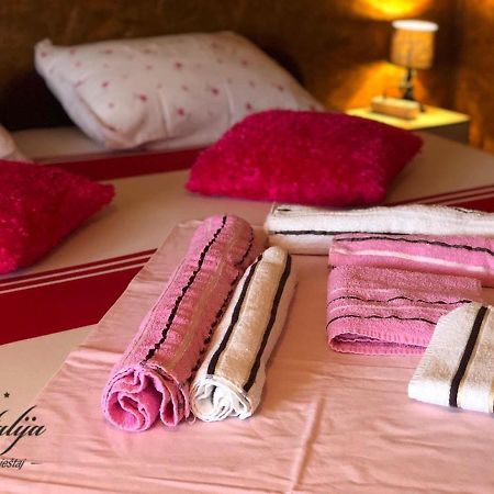 Smjestaj Natalija Otel Ösek Dış mekan fotoğraf