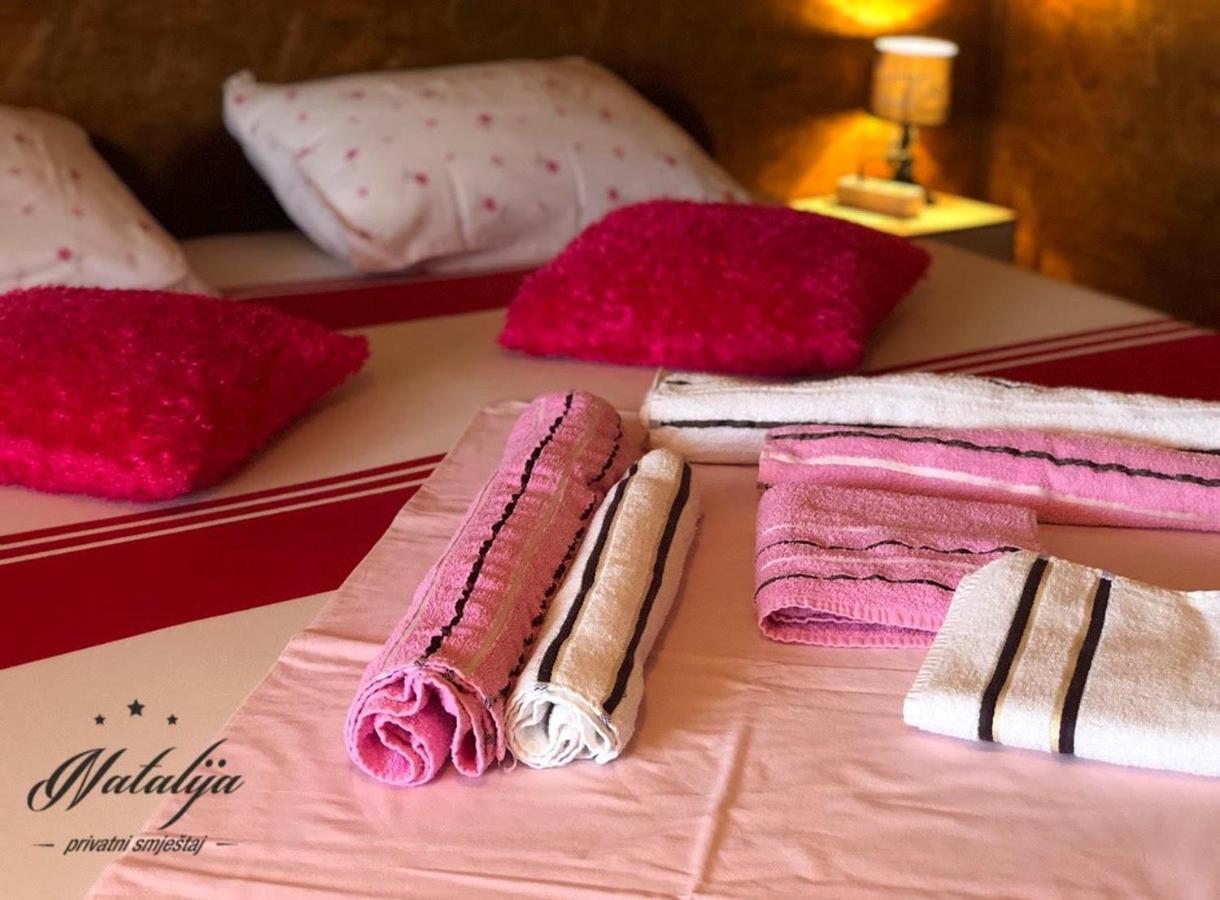 Smjestaj Natalija Otel Ösek Dış mekan fotoğraf
