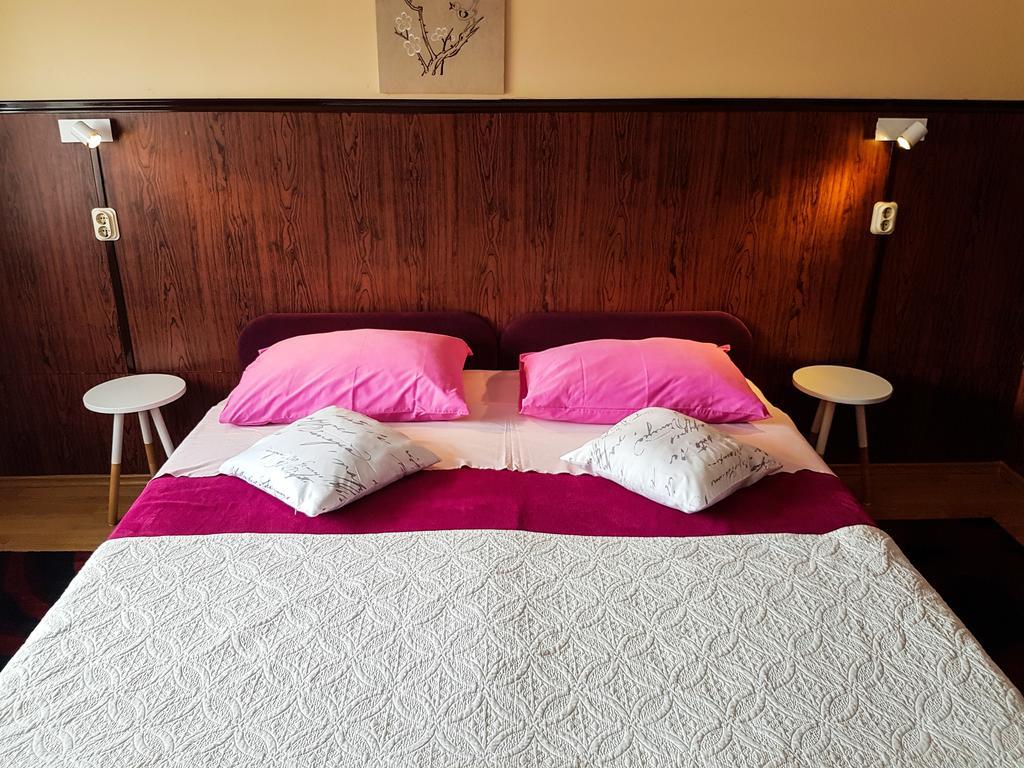Smjestaj Natalija Otel Ösek Dış mekan fotoğraf