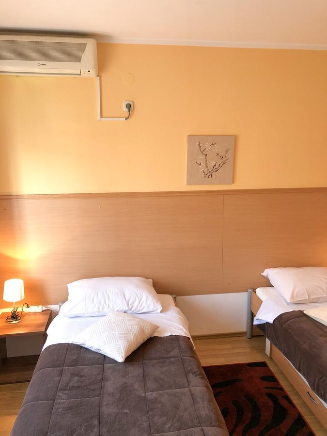 Smjestaj Natalija Otel Ösek Dış mekan fotoğraf