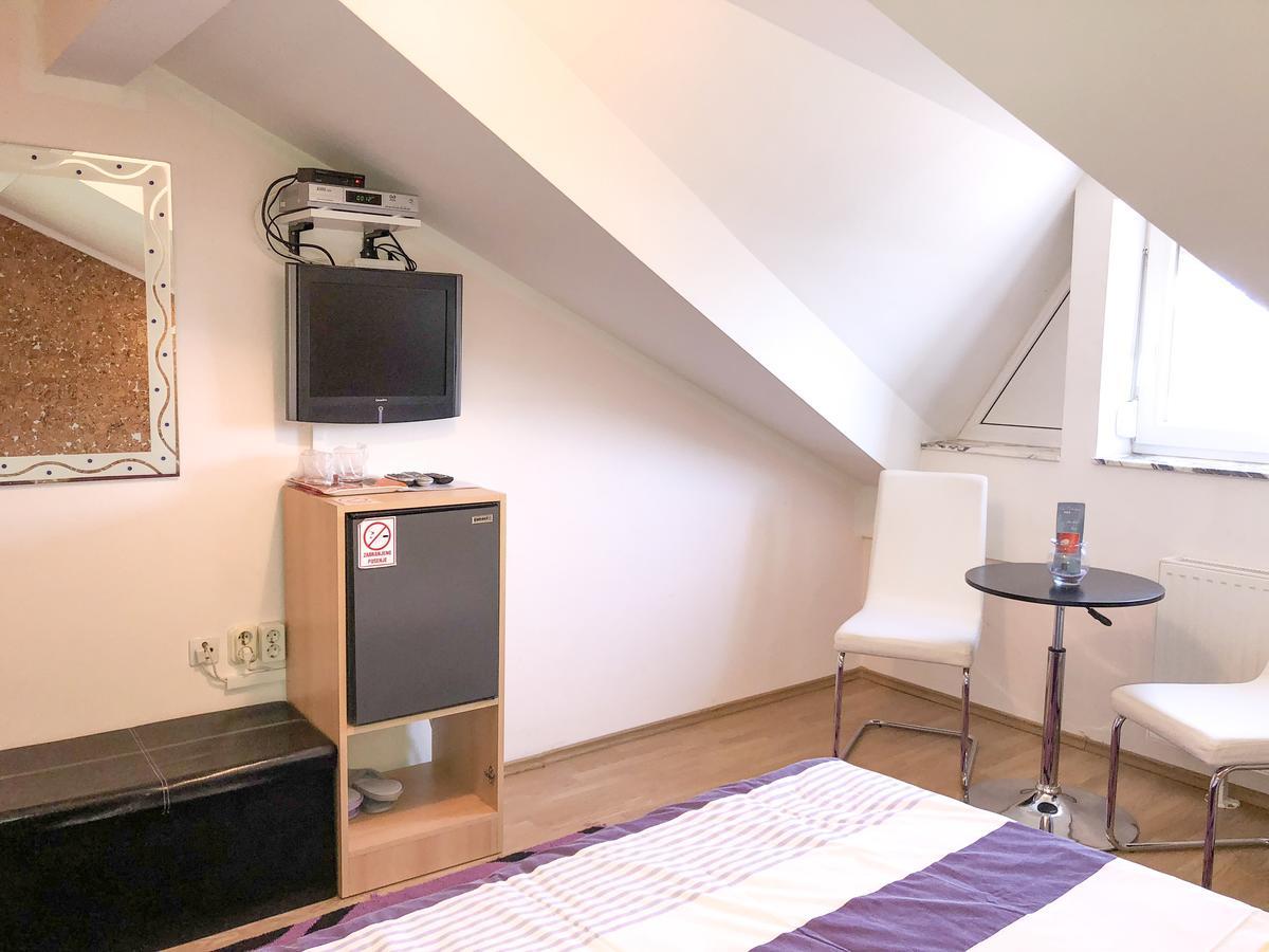 Smjestaj Natalija Otel Ösek Dış mekan fotoğraf