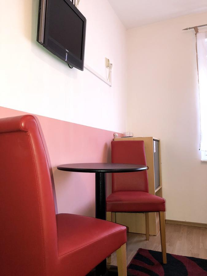 Smjestaj Natalija Otel Ösek Dış mekan fotoğraf