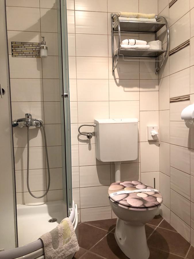 Smjestaj Natalija Otel Ösek Dış mekan fotoğraf