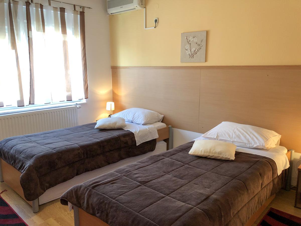 Smjestaj Natalija Otel Ösek Dış mekan fotoğraf