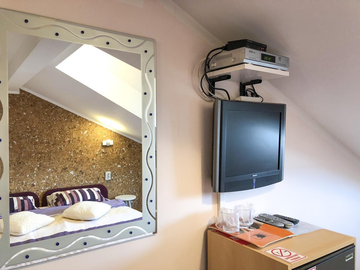 Smjestaj Natalija Otel Ösek Dış mekan fotoğraf