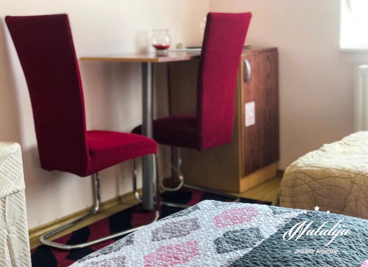 Smjestaj Natalija Otel Ösek Dış mekan fotoğraf