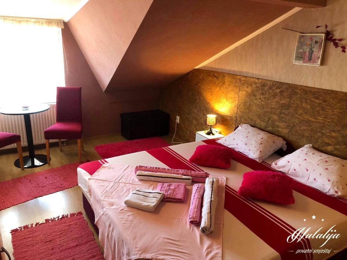 Smjestaj Natalija Otel Ösek Dış mekan fotoğraf
